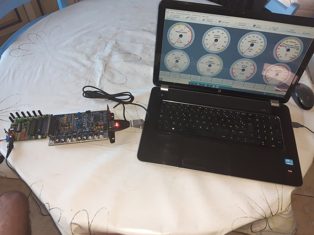 PHOTO ENSEMBLE CARTE + PC.jpg